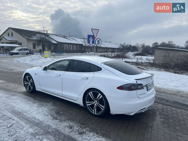 Ліфтбек Tesla Model S 2015 в Бродах