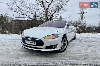 Лифтбек Tesla Model S 2015 в Киеве
