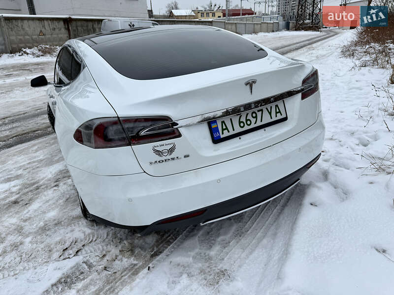 Лифтбек Tesla Model S 2015 в Киеве