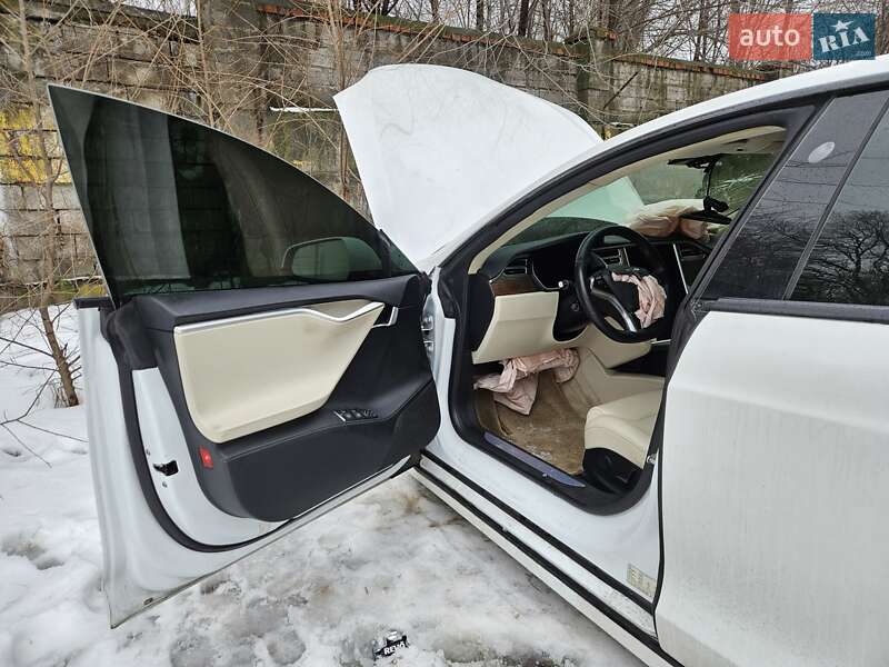 Лифтбек Tesla Model S 2018 в Днепре фото 25 Лифтбек Tesla Model S 2018 в Днепре