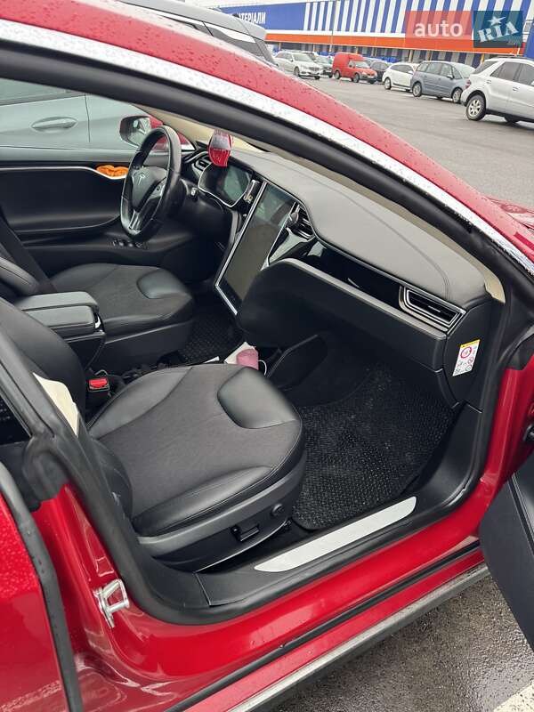 Ліфтбек Tesla Model S 2015 в Луцьку