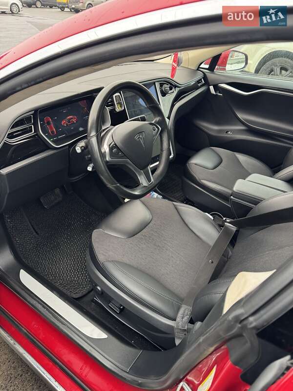 Ліфтбек Tesla Model S 2015 в Луцьку