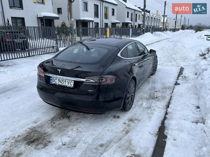 Лифтбек Tesla Model S 2016 в Львове фото 7 Лифтбек Tesla Model S 2016 в Львове