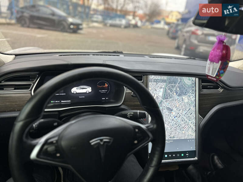 Лифтбек Tesla Model S 2016 в Ужгороде