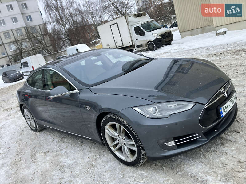 Ліфтбек Tesla Model S 2014 в Рівному
