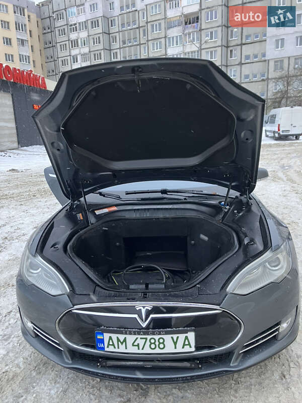 Ліфтбек Tesla Model S 2014 в Рівному