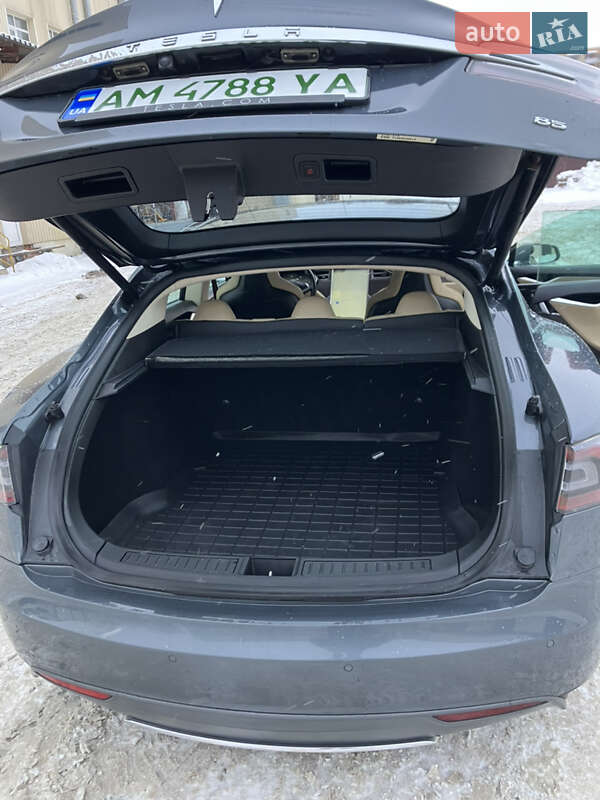 Ліфтбек Tesla Model S 2014 в Рівному