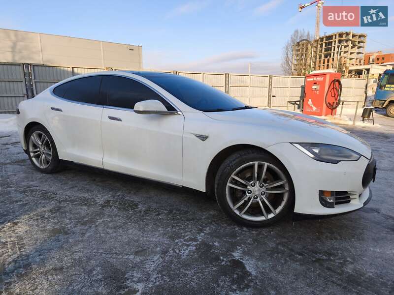 Ліфтбек Tesla Model S 2014 в Львові