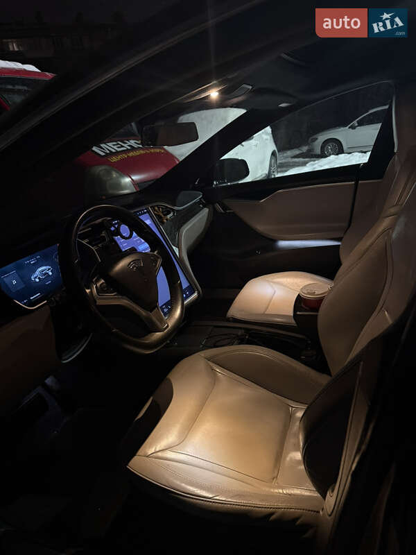 Ліфтбек Tesla Model S 2016 в Івано-Франківську