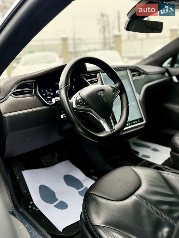 Лифтбек Tesla Model S 2014 в Виннице