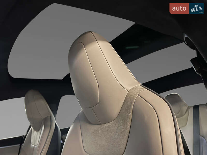 Лифтбек Tesla Model S 2015 в Луцке