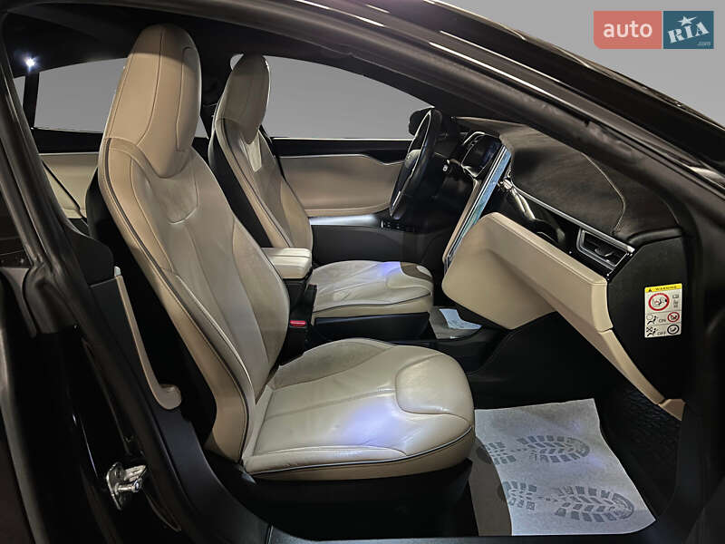 Лифтбек Tesla Model S 2015 в Луцке