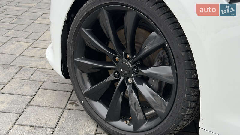 Лифтбек Tesla Model S 2017 в Луцке фото 47 Лифтбек Tesla Model S 2017 в Луцке