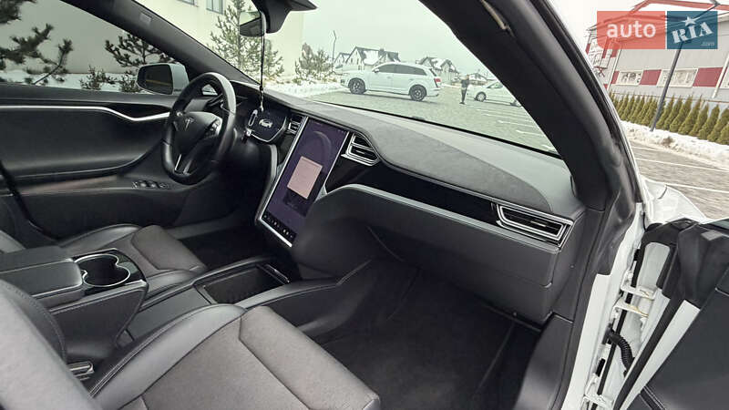 Лифтбек Tesla Model S 2017 в Луцке фото 64 Лифтбек Tesla Model S 2017 в Луцке