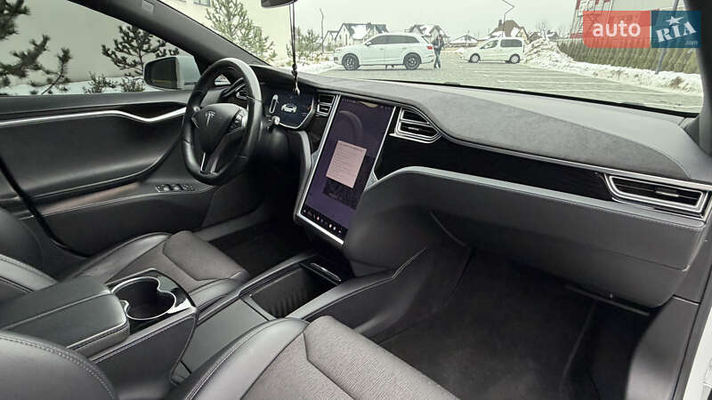Лифтбек Tesla Model S 2017 в Луцке фото 66 Лифтбек Tesla Model S 2017 в Луцке