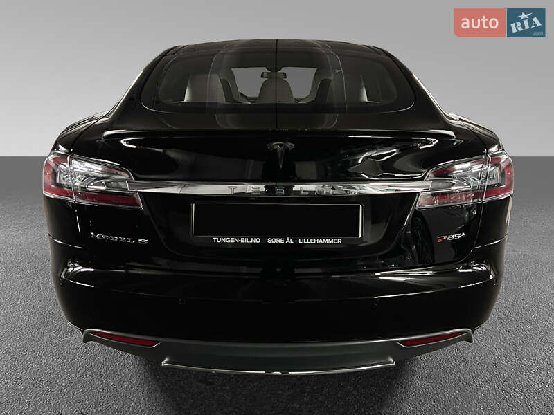 Лифтбек Tesla Model S 2015 в Луцке