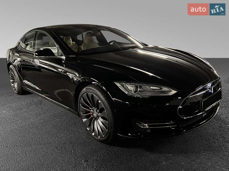 Лифтбек Tesla Model S 2015 в Луцке