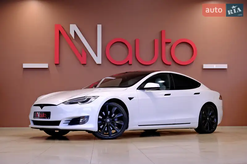 Tesla Model S 2020