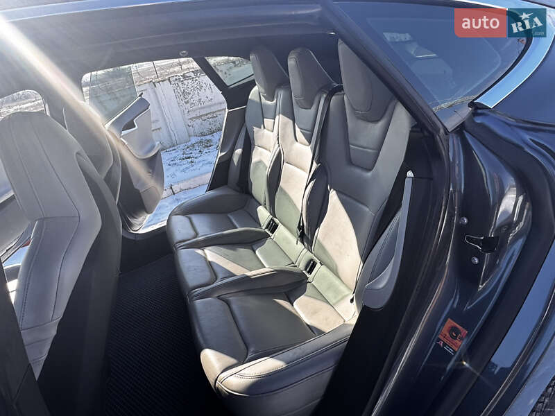 Ліфтбек Tesla Model S 2015 в Одесі