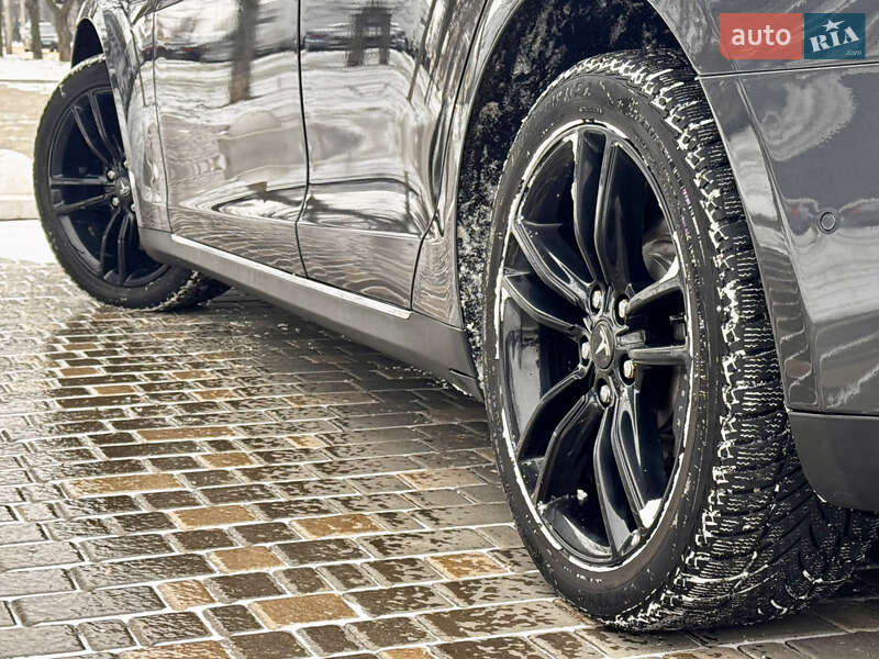 Ліфтбек Tesla Model S 2015 в Одесі