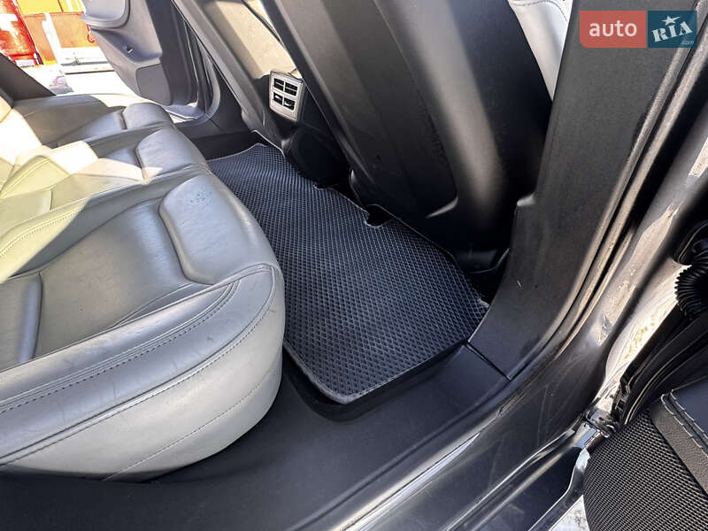 Ліфтбек Tesla Model S 2015 в Одесі