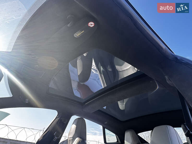 Ліфтбек Tesla Model S 2015 в Одесі