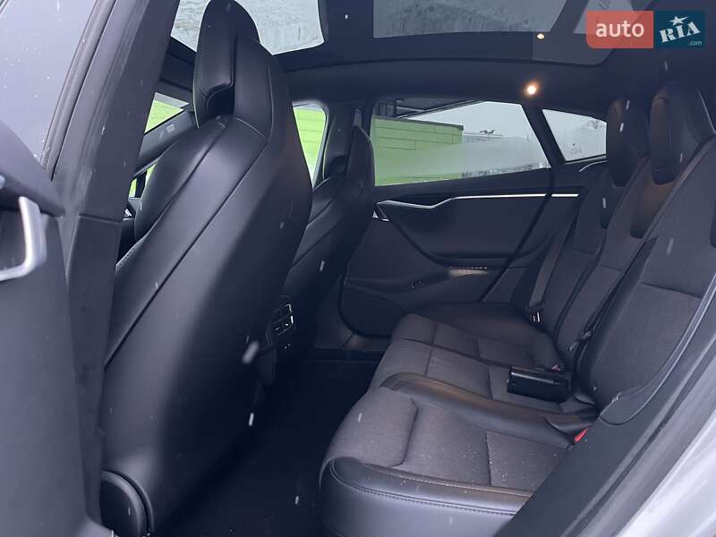 Ліфтбек Tesla Model S 2018 в Києві