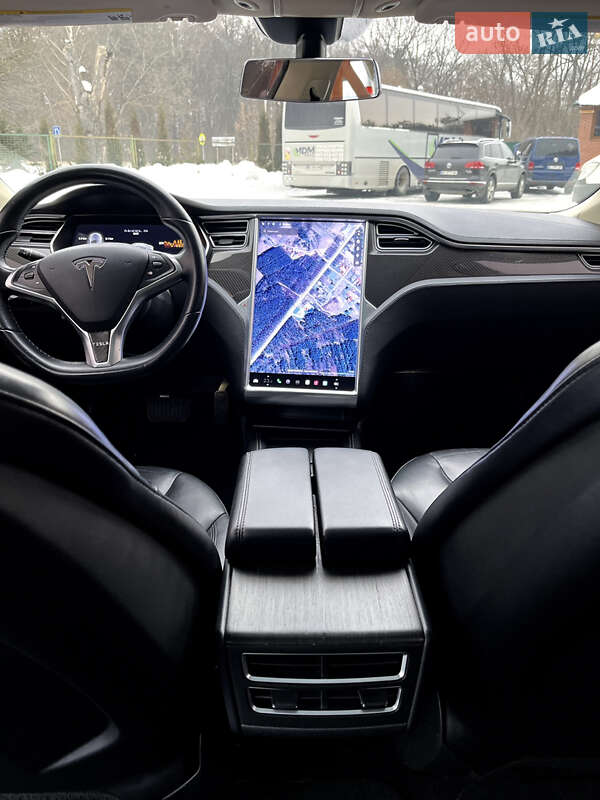 Ліфтбек Tesla Model S 2014 в Львові