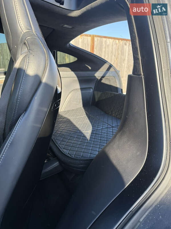 Лифтбек Tesla Model S 2015 в Киеве