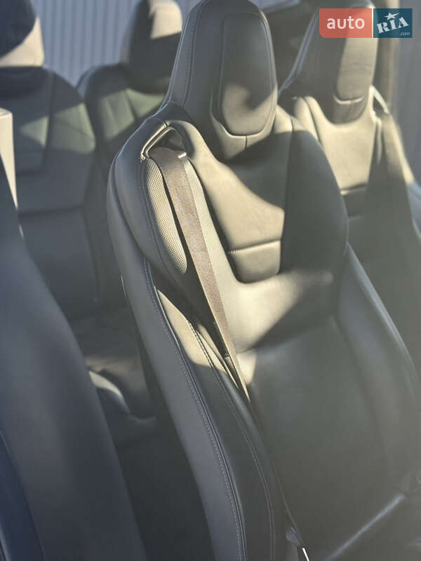 Лифтбек Tesla Model S 2015 в Киеве