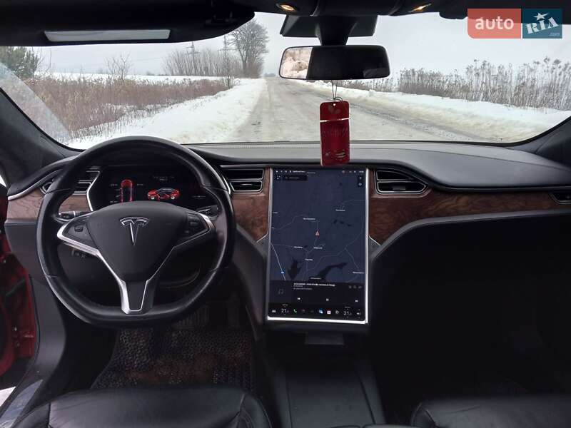 Лифтбек Tesla Model S 2016 в Новояворовске