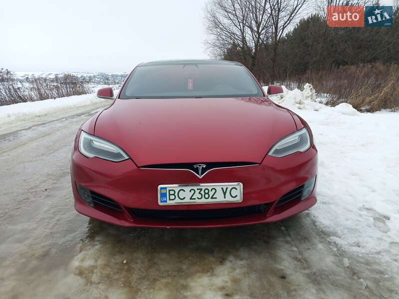 Лифтбек Tesla Model S 2016 в Новояворовске