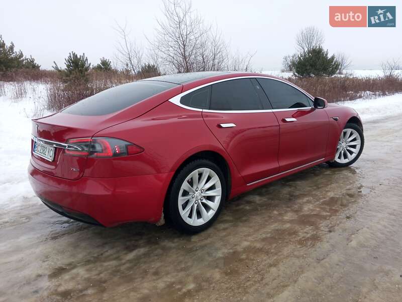 Лифтбек Tesla Model S 2016 в Новояворовске