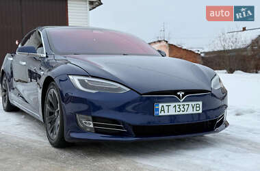 Лифтбек Tesla Model S 2018 в Калуше