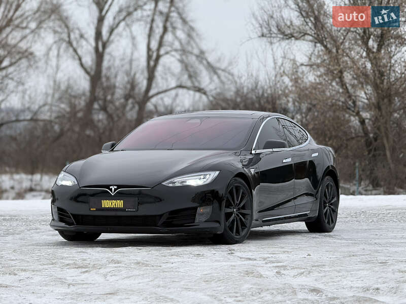 Лифтбек Tesla Model S 2016 в Киеве