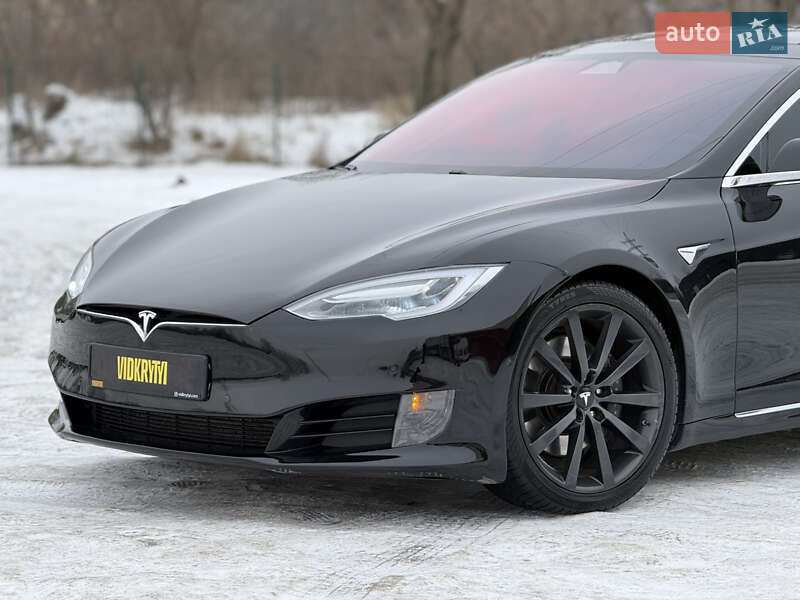 Лифтбек Tesla Model S 2016 в Киеве