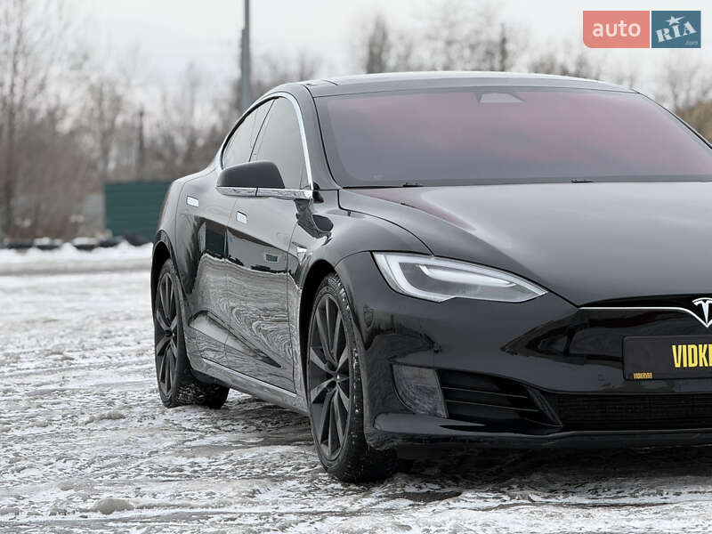Лифтбек Tesla Model S 2016 в Киеве