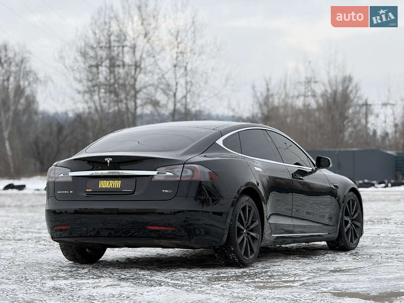 Лифтбек Tesla Model S 2016 в Киеве