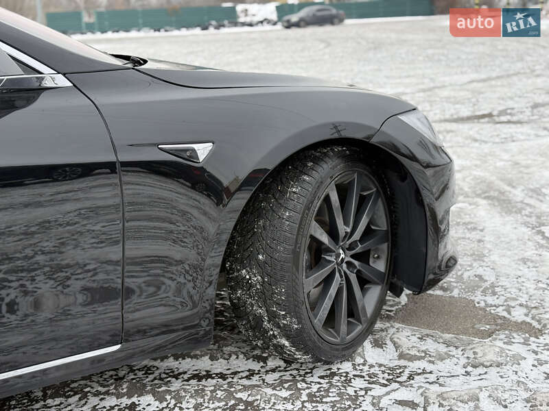 Лифтбек Tesla Model S 2016 в Киеве