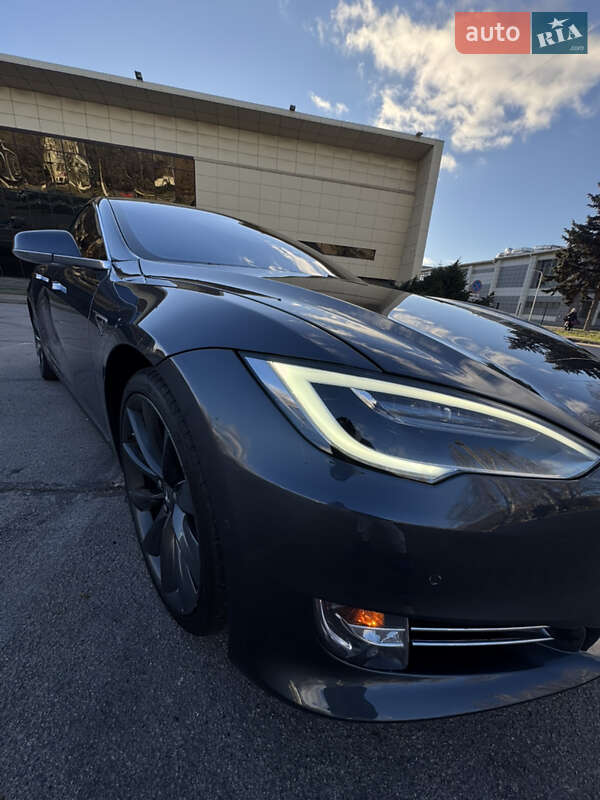 Лифтбек Tesla Model S 2016 в Запорожье