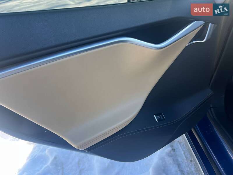 Ліфтбек Tesla Model S 2015 в Києві