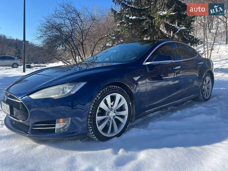 Ліфтбек Tesla Model S 2015 в Києві