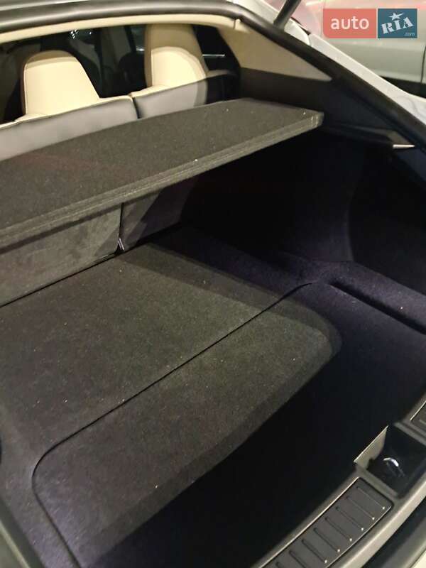 Ліфтбек Tesla Model S 2019 в Одесі