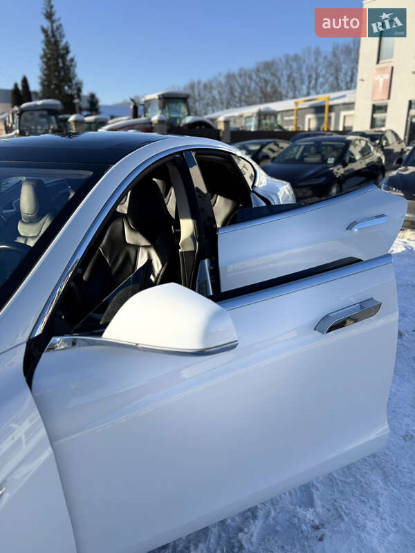 Ліфтбек Tesla Model S 2014 в Вінниці
