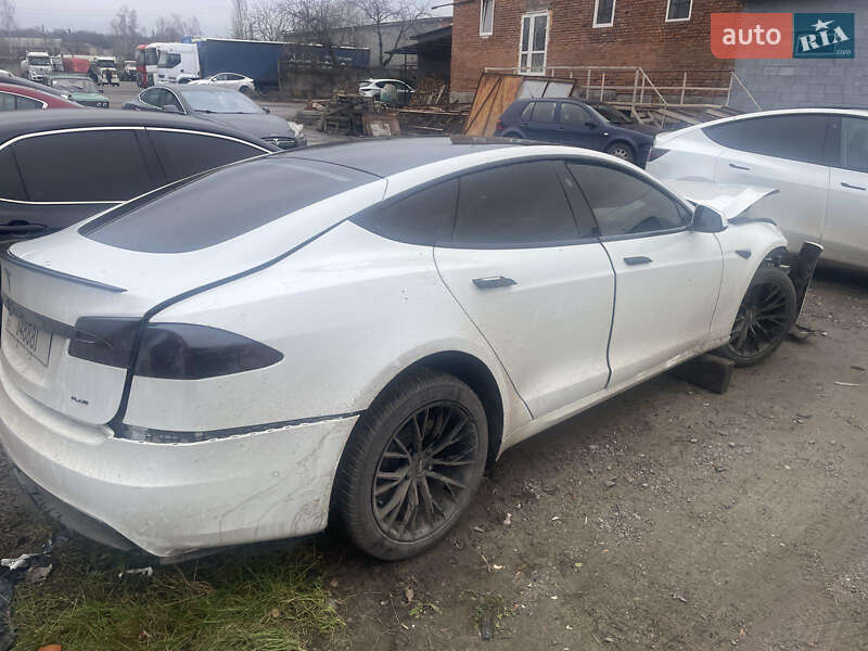 Лифтбек Tesla Model S 2021 в Виннице