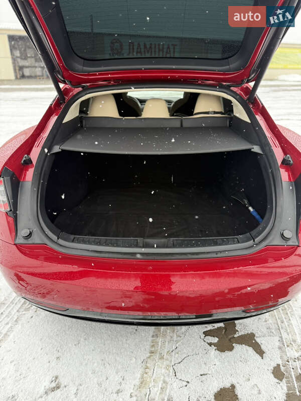 Ліфтбек Tesla Model S 2017 в Чернівцях