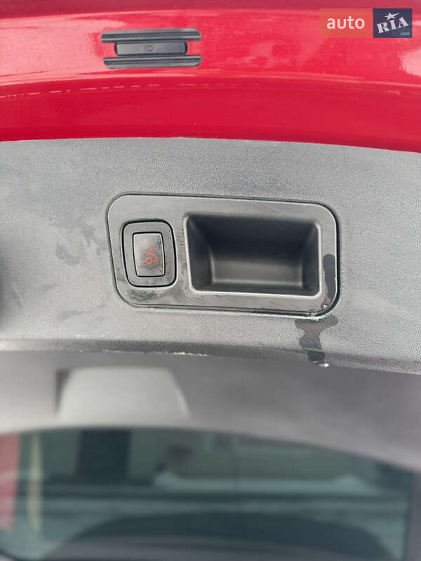 Ліфтбек Tesla Model S 2017 в Чернівцях