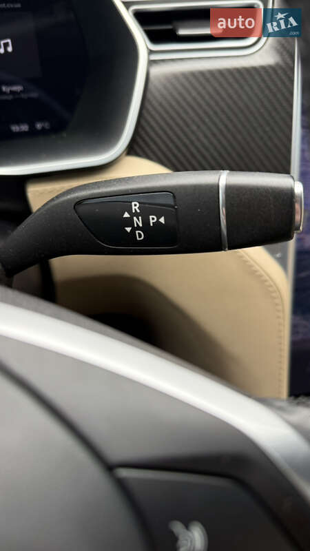 Ліфтбек Tesla Model S 2017 в Чернівцях