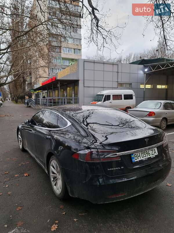 Ліфтбек Tesla Model S 2017 в Одесі