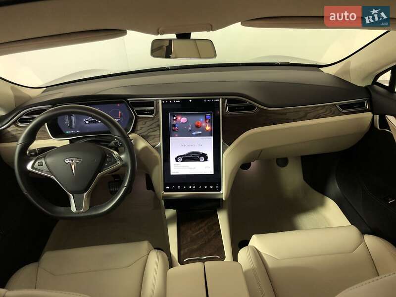 Ліфтбек Tesla Model S 2017 в Одесі